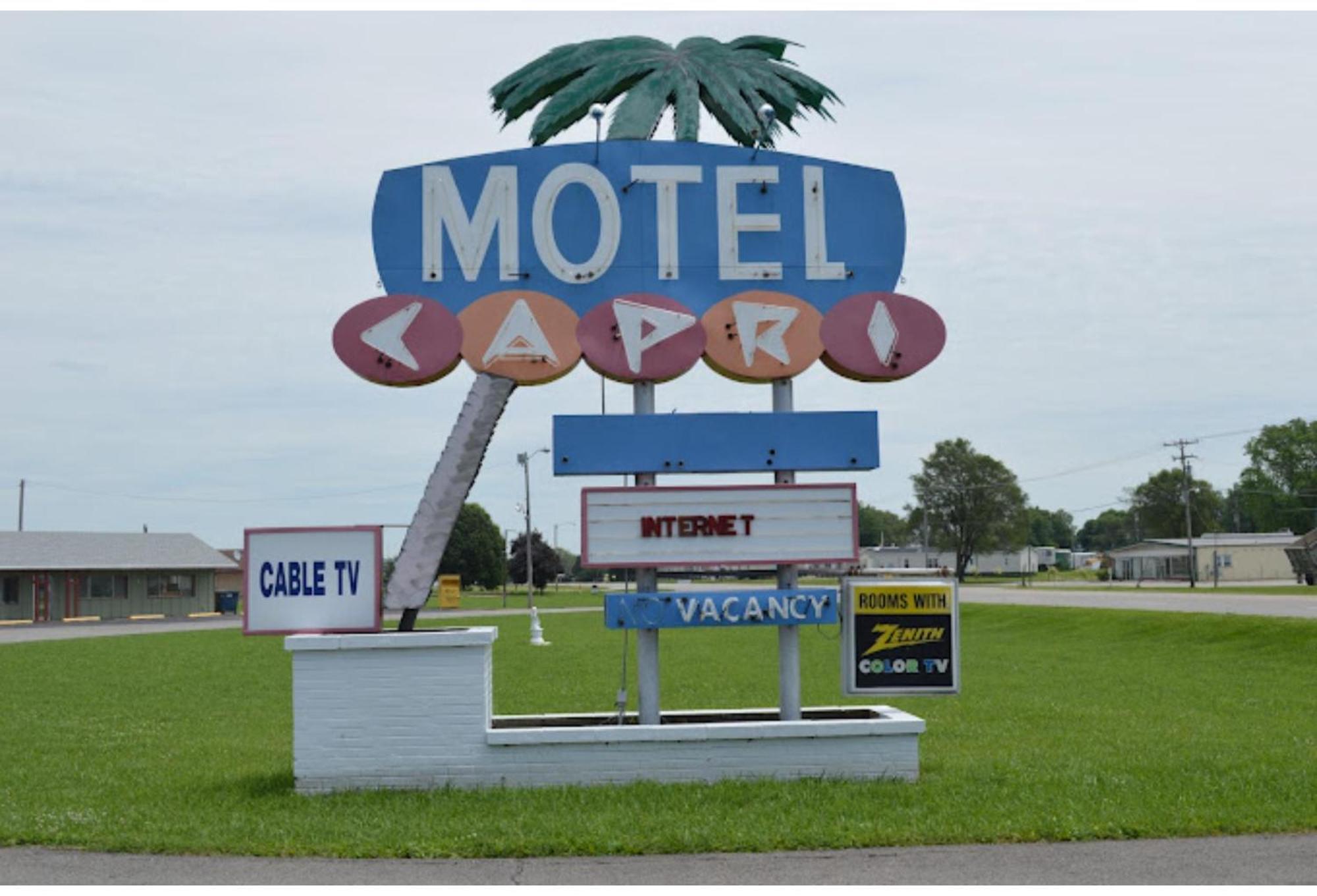 Capri Motel By Oyo Elwood, Wathena Saint Joseph Exterior photo